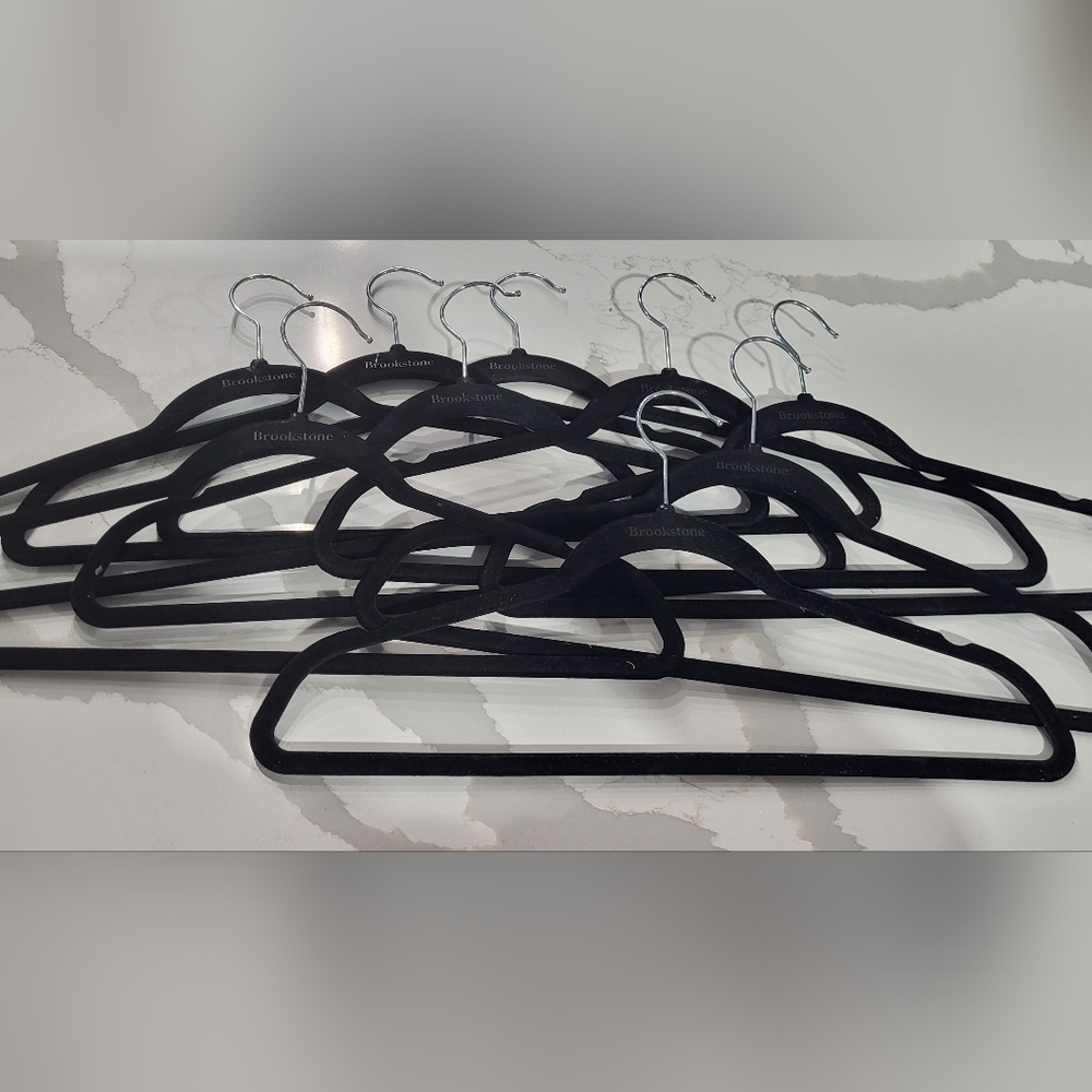 Brookstone No slip hangers lots of 20